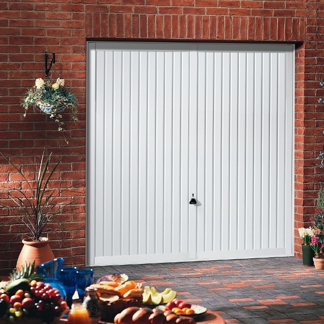Garador launches the stylish Sutton garage door