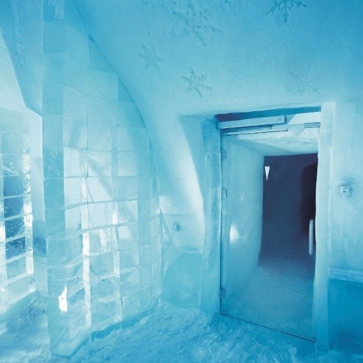 Dorma performs in sub-zero conditions at IceHotel