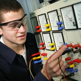 Apprenticeships prove popular as higher education wanes