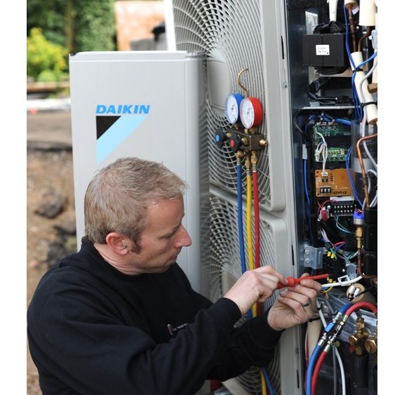 Daikin UK supports new funded up-skilling scheme for unemployed installers