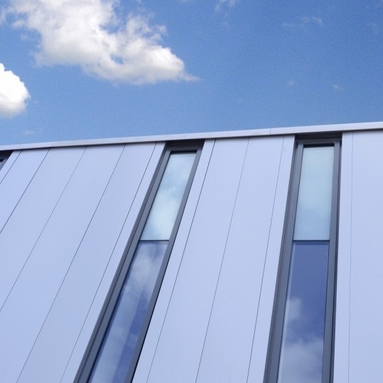 Vertical Kalzip FC rainscreen panels ideal for new schools