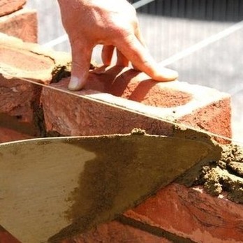 Government to target construction in illegal employment crackdown