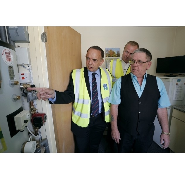 Social housing heating project praised by Minister