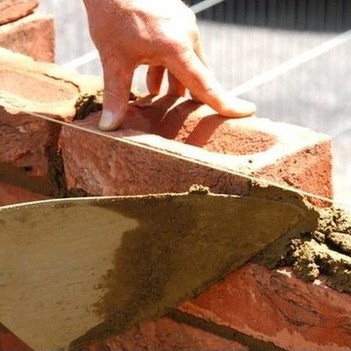 #LOVEBRICK roadshow engages bricklaying students