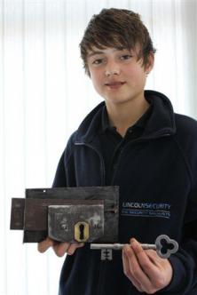 New Apprentice Refurbishes 19th Century Victorian Lock & Cuts Key by Hand